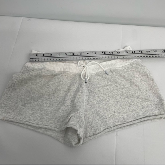 Lululemon Blissed Out Shorts Women’s 4 Light Gray - Picture 6 of 9